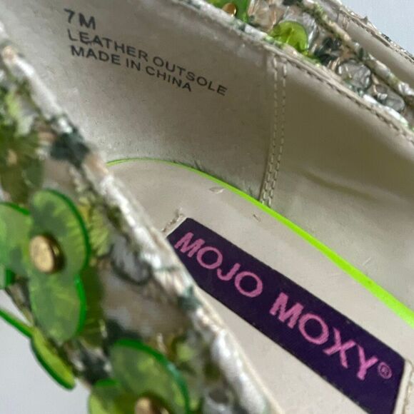 Mojo Moxy Floral Embroidered Fabric and Appliqué Heels 7 - Picture 7 of 11